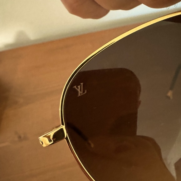 LOUIS VUITTON MENS SUNGLASSES - Picture 6 of 8